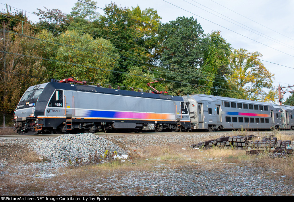 NJT 4654 leads a train inbound